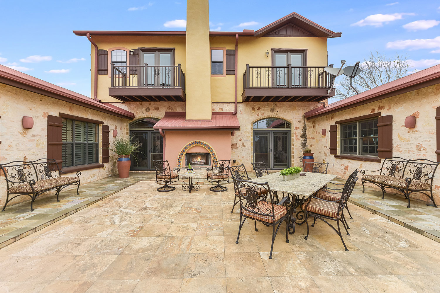 005_Courtyard