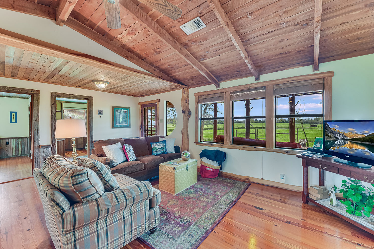 033_Guest House-Living